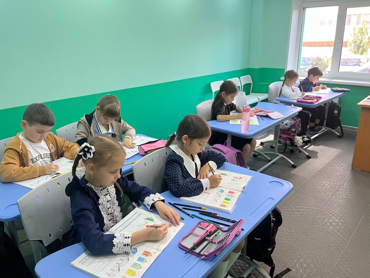 Урок в светлом классе школы «Эталон»