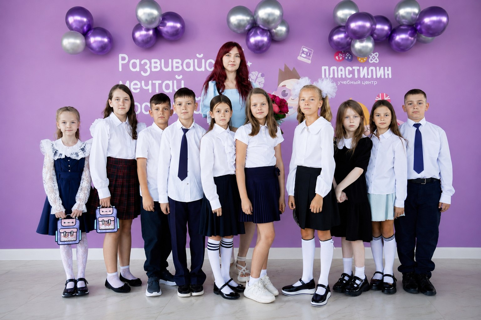 Ученики школы «Эталон» на торжественной линейке